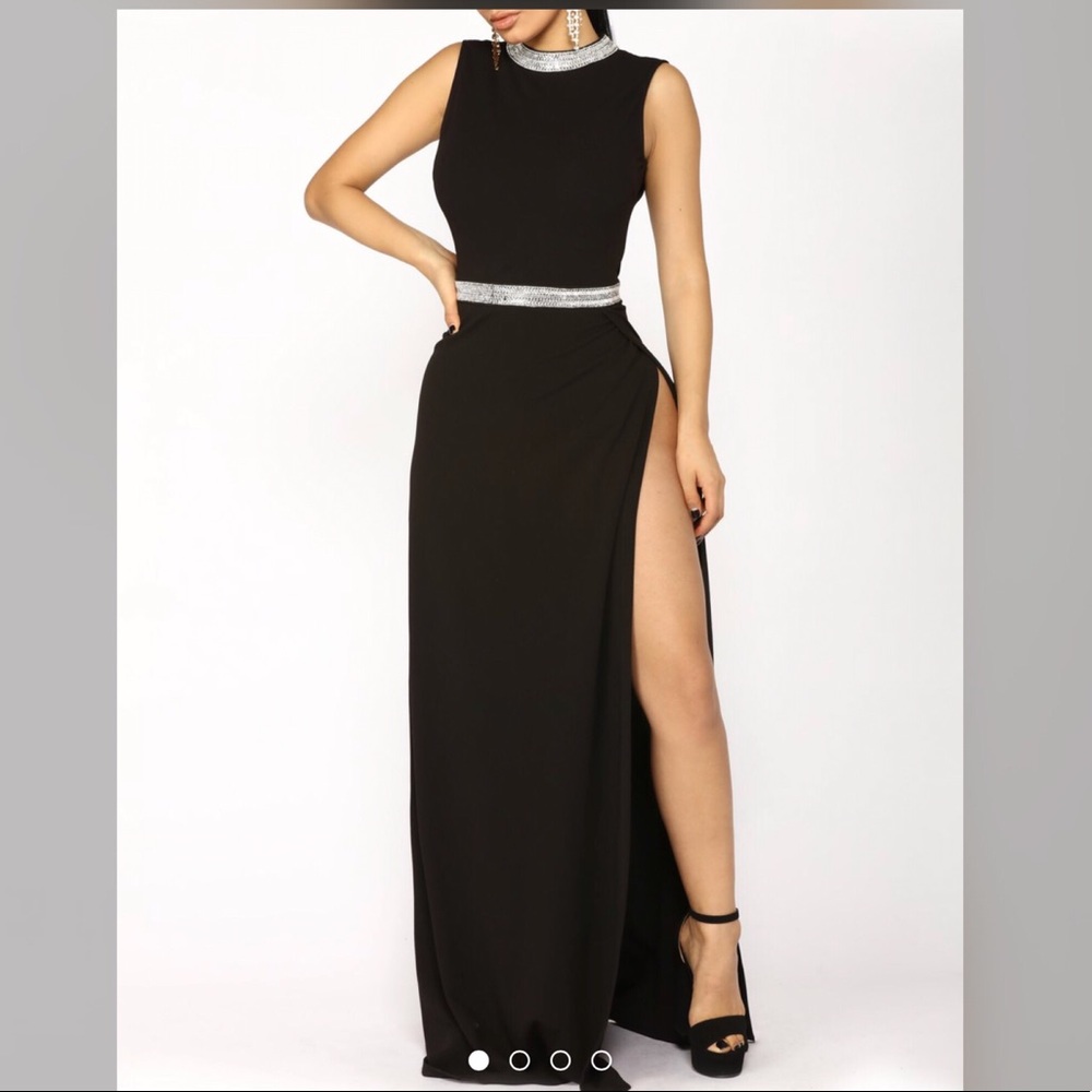 Black Dress With Slit On Left Leg Gem